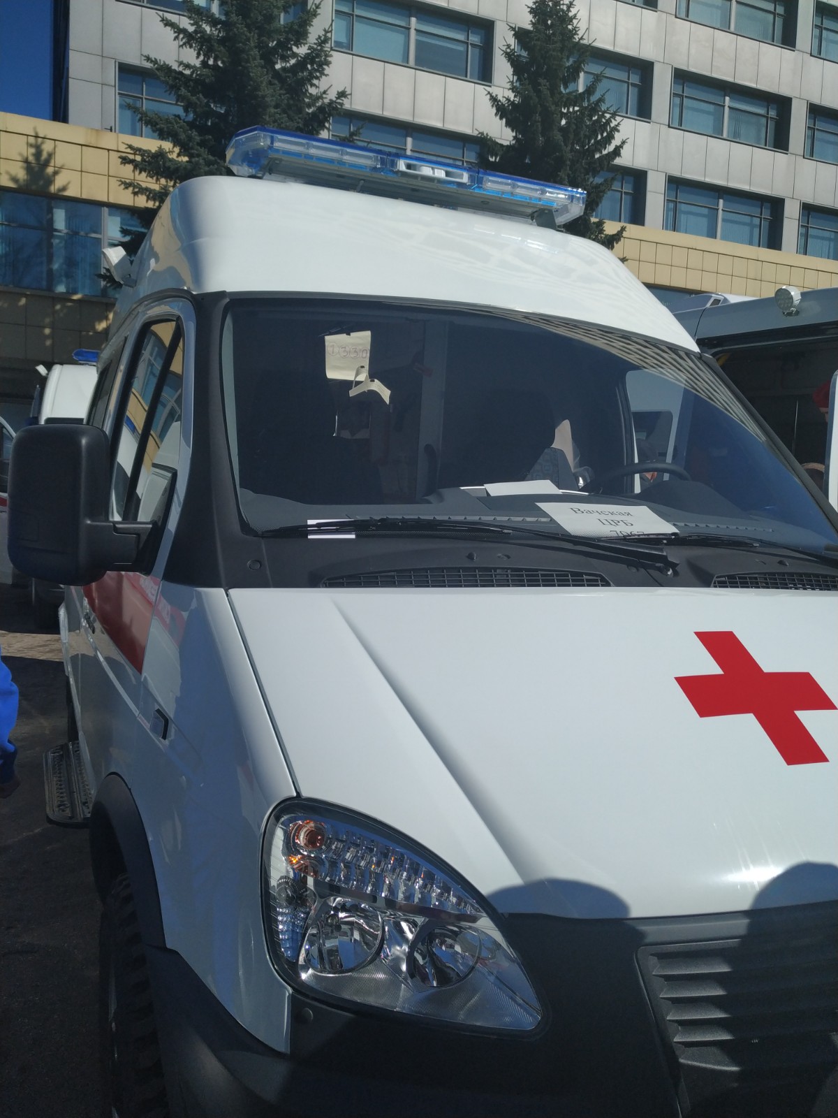 Медики региона получили еще 24 новые машины скорой помощи