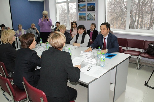 Бо­лее 30 участ­ни­ков со­брал круг­лый стол «Со­сто­я­ние ге­ри­ат­ри­че­ской по­мо­щи на­се­ле­нию Ни­же­го­род­ской об­ла­сти»