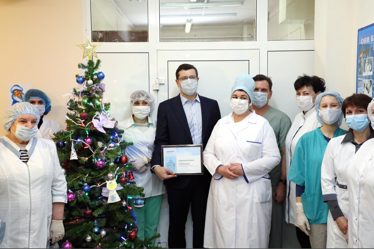 Глеб Никитин вручил Павловской ЦРБ сертификат на 1,95 млн рублей на приобретение медицинской техники