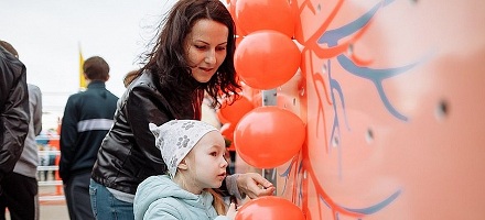 Более 700 нижегородцев приняли участие в создании арт-объекта «Нижний. Дыши полной грудью!» на праздновании Дня России