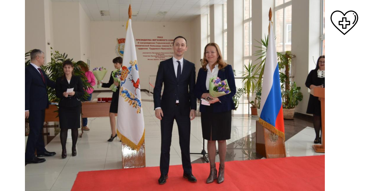 Давид Мелик-Гусейнов вручил награды нижегородским медикам в преддверии празднования Международного женского дня