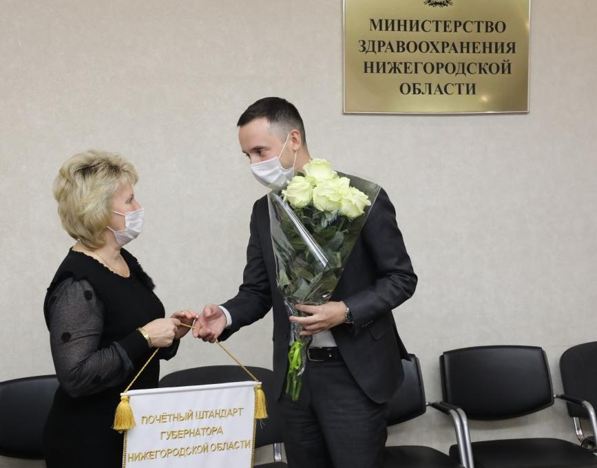 Нижегородским медработникам вручены награды за вклад в борьбу с коронавирусной инфекцией